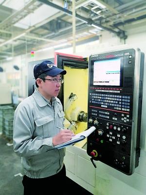 許建柱 以智能系統(tǒng)守護(hù)口罩生產(chǎn)線，創(chuàng)新支付結(jié)算助力不斷供